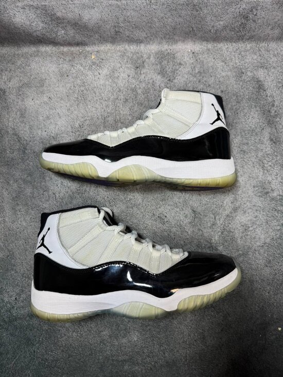 Size 9.5 | Jordan 11 Concord With Box | Pre-Owned main image 6